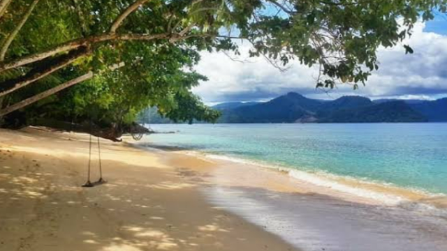 Pantai Harlem: Surga Tersembunyi di Jayapura